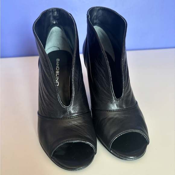 Bandolino leather bootie size 6 - Picture 2 of 8